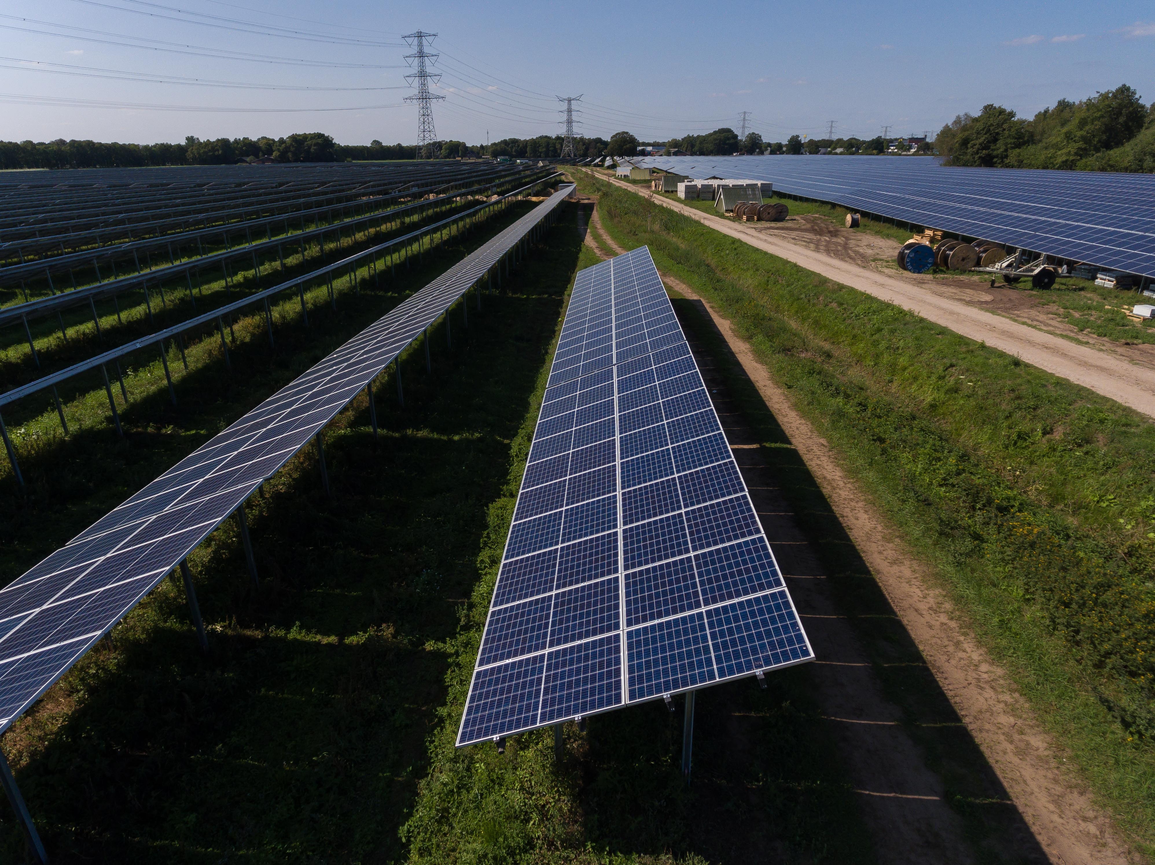 Zonnepanelen tienbolder